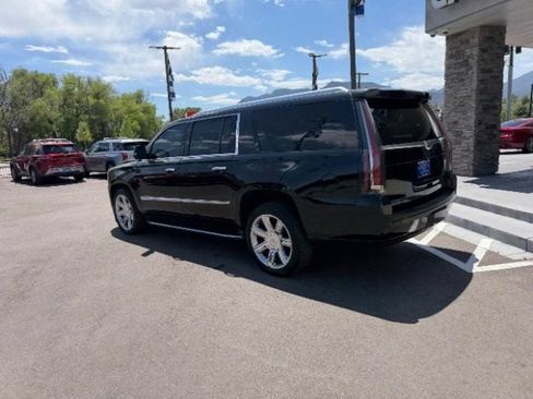 Used 2016 Cadillac Escalade Luxury AWD/4WD image 11