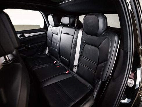 Certified 2023 Porsche Cayenne Platinum Edition AWD/4WD image 28