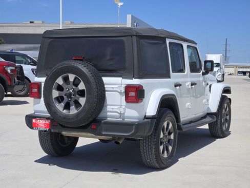 Used 2018 Jeep Wrangler Unlimited Sahara AWD/4WD image 7
