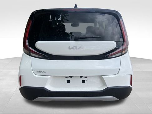 Used 2023 Kia Soul S FWD image 5