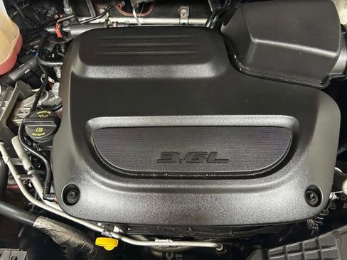 Used 2025 Chrysler Pacifica Select FWD image 10