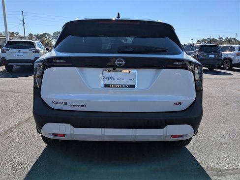 Used 2025 Nissan Kicks SR w/ Illumination Package image 6