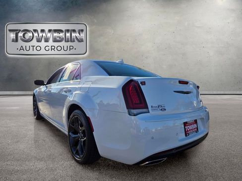 Used 2023 Chrysler 300 Touring w/ Safetytec Plus Group RWD image 5