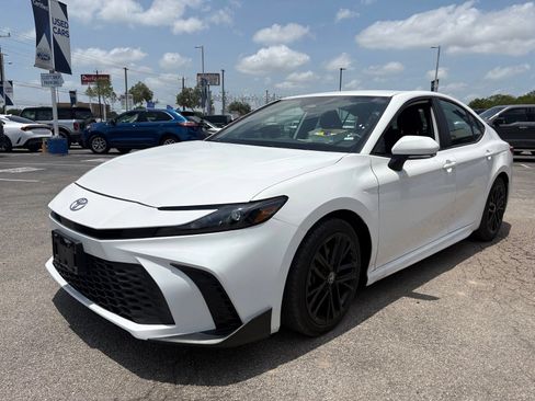 Used 2025 Toyota Camry SE FWD image 5