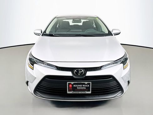 Used 2025 Toyota Corolla LE image 2