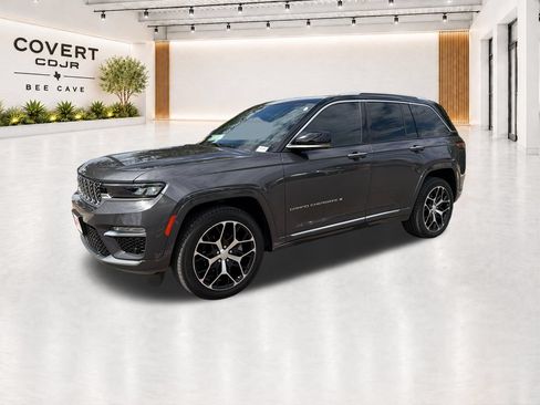 Used 2023 Jeep Grand Cherokee Summit AWD/4WD image 4