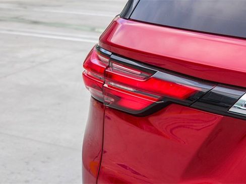 Used 2023 Chevrolet Traverse LT image 8