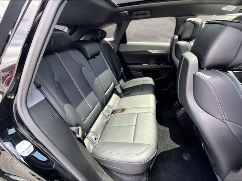 Certified 2025 Cadillac Optiq Luxury 2 w/ LPO, Floor Liner Package AWD/4WD image 25