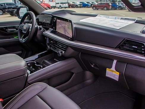 New 2026 Chevrolet Suburban Premier image 13