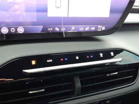 Used 2025 Buick Enclave Sport Touring w/ Power Package FWD image 26