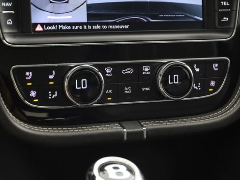 Used 2018 Bentley Bentayga image 44
