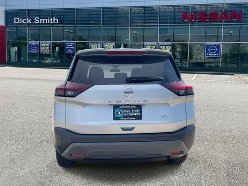 Used 2021 Nissan Rogue SV image 5