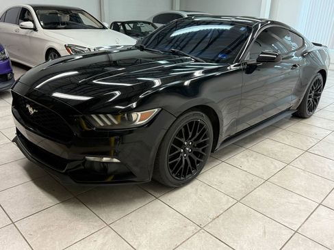 Used 2016 Ford Mustang Coupe image 3