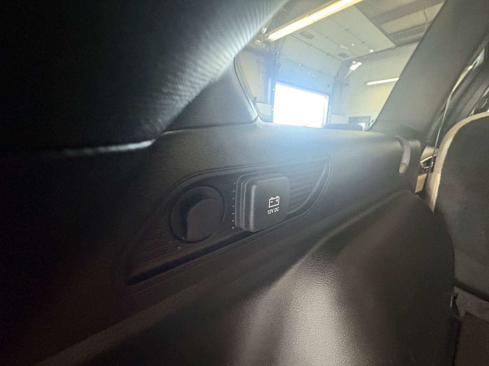 Used 2025 Jeep Grand Cherokee Limited AWD/4WD image 19