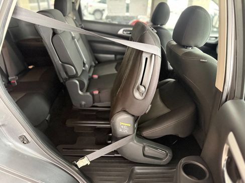 Used 2020 Nissan Pathfinder SV image 36