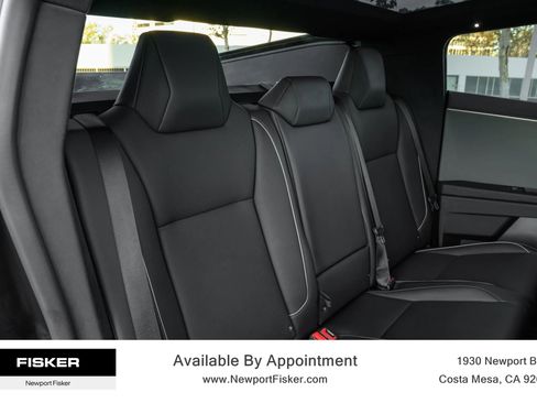 Used 2024 Tesla Cybertruck AWD Crew Cab image 27