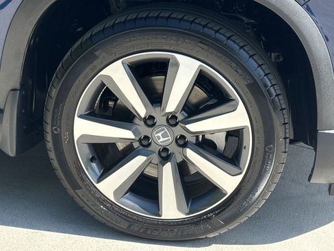 Used 2025 Honda Pilot Touring image 11