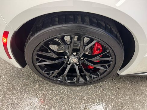 Used 2015 Chevrolet Corvette Z06 w/ 3LZ Preferred Equipment Group RWD image 33