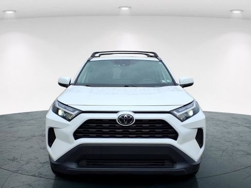 Used 2022 Toyota RAV4 XLE w/ Convenience Package image 2