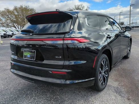 Used 2025 Toyota Crown Signia image 5