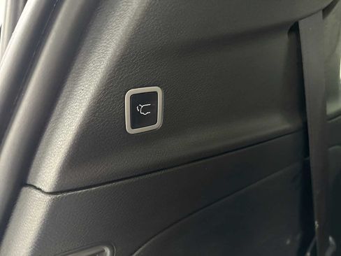 Used 2025 Chrysler Pacifica Limited FWD image 28