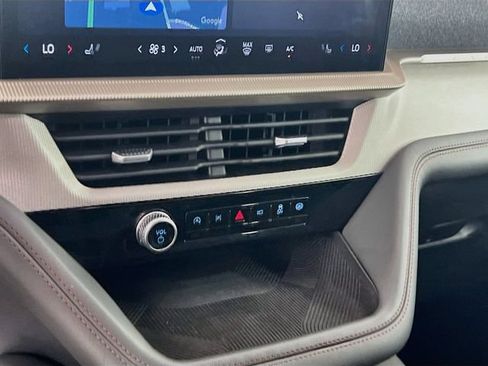 Used 2025 Ford Explorer Active RWD image 14