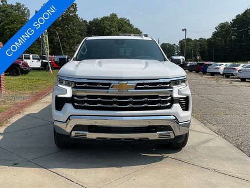 Used 2022 Chevrolet Silverado 1500 LTZ w/ LTZ Convenience Package II AWD/4WD image 2