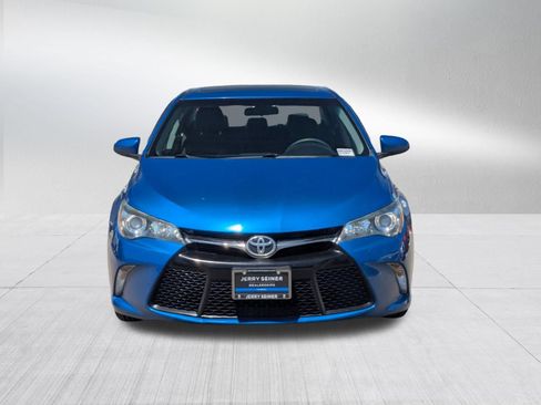Used 2017 Toyota Camry SE w/ Moonroof Package FWD image 8
