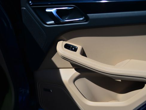 Used 2026 Porsche Macan image 24