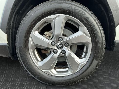 Used 2021 Toyota RAV4 XLE Premium image 16