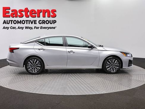 Used 2024 Nissan Altima 2.5 SV FWD image 4