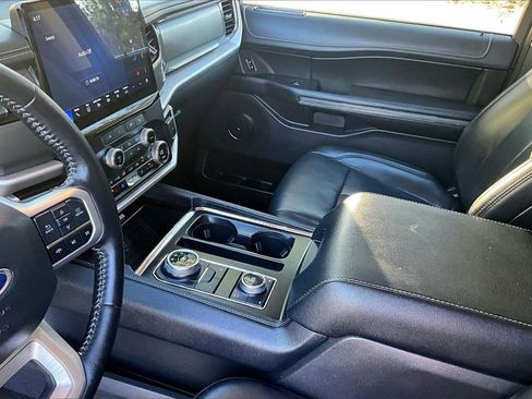 Used 2023 Ford Expedition Max XLT image 16