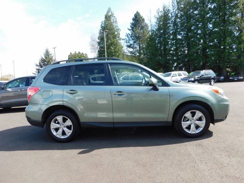 Used 2015 Subaru Forester 2.5i Premium w/ All-Weather Package AWD/4WD image 22