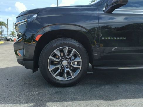 Used 2022 Chevrolet Suburban LT image 18