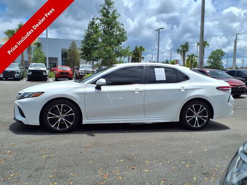 Used 2020 Toyota Camry SE FWD image 4