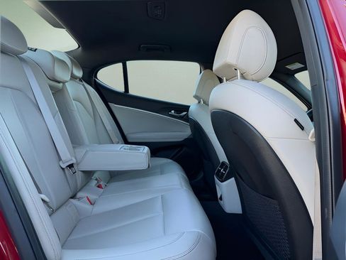 Used 2023 Genesis G70 2.0T image 11