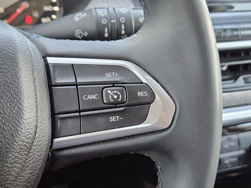 Used 2022 Jeep Compass Latitude image 27