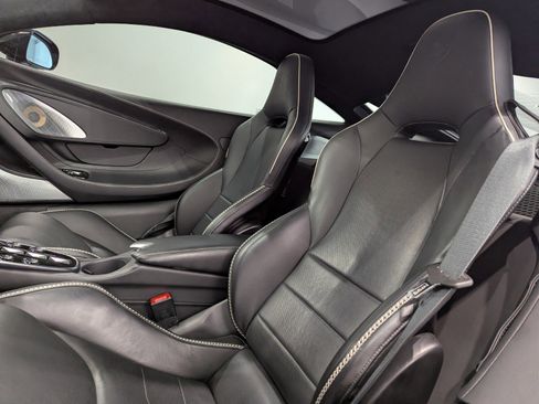 Used 2022 McLaren GT image 8