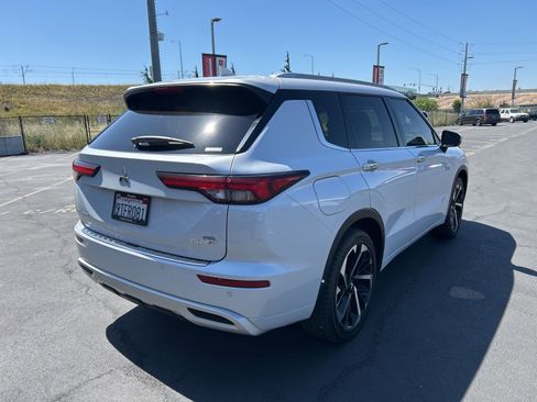 Used 2025 Mitsubishi Outlander SEL image 4
