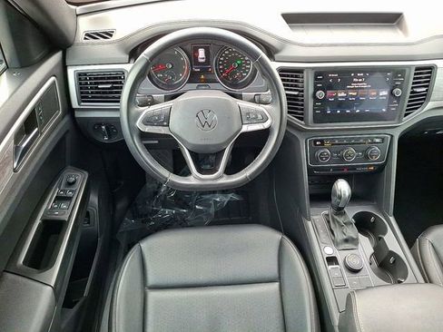 Used 2020 Volkswagen Atlas Cross Sport SE image 2