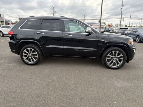 Used 2017 Jeep Grand Cherokee Overland w/ Jeep Active Safety Group AWD/4WD image 6