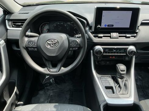 Used 2025 Toyota RAV4 XLE AWD/4WD image 16