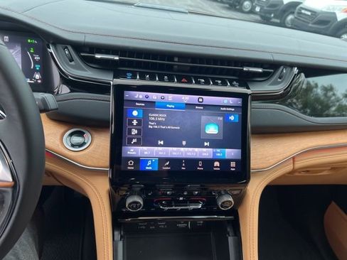 Used 2024 Jeep Grand Cherokee Summit image 24