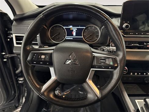 Used 2024 Mitsubishi Outlander SE Black Edition image 12