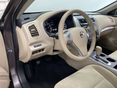 Used 2015 Nissan Altima 2.5 SV w/ Convenience Package image 2