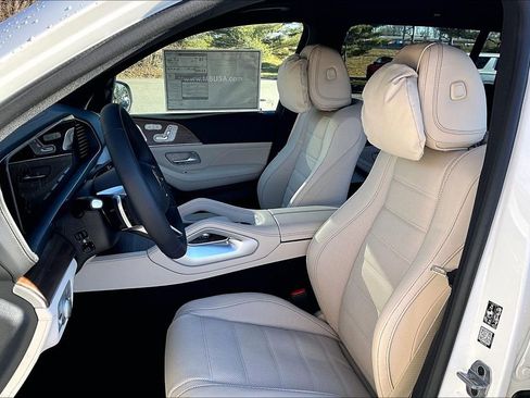 New 2026 Mercedes-Benz GLS 580 4MATIC image 9