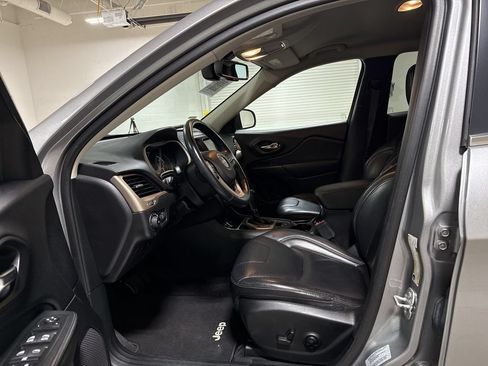 Used 2017 Jeep Cherokee Limited FWD image 19