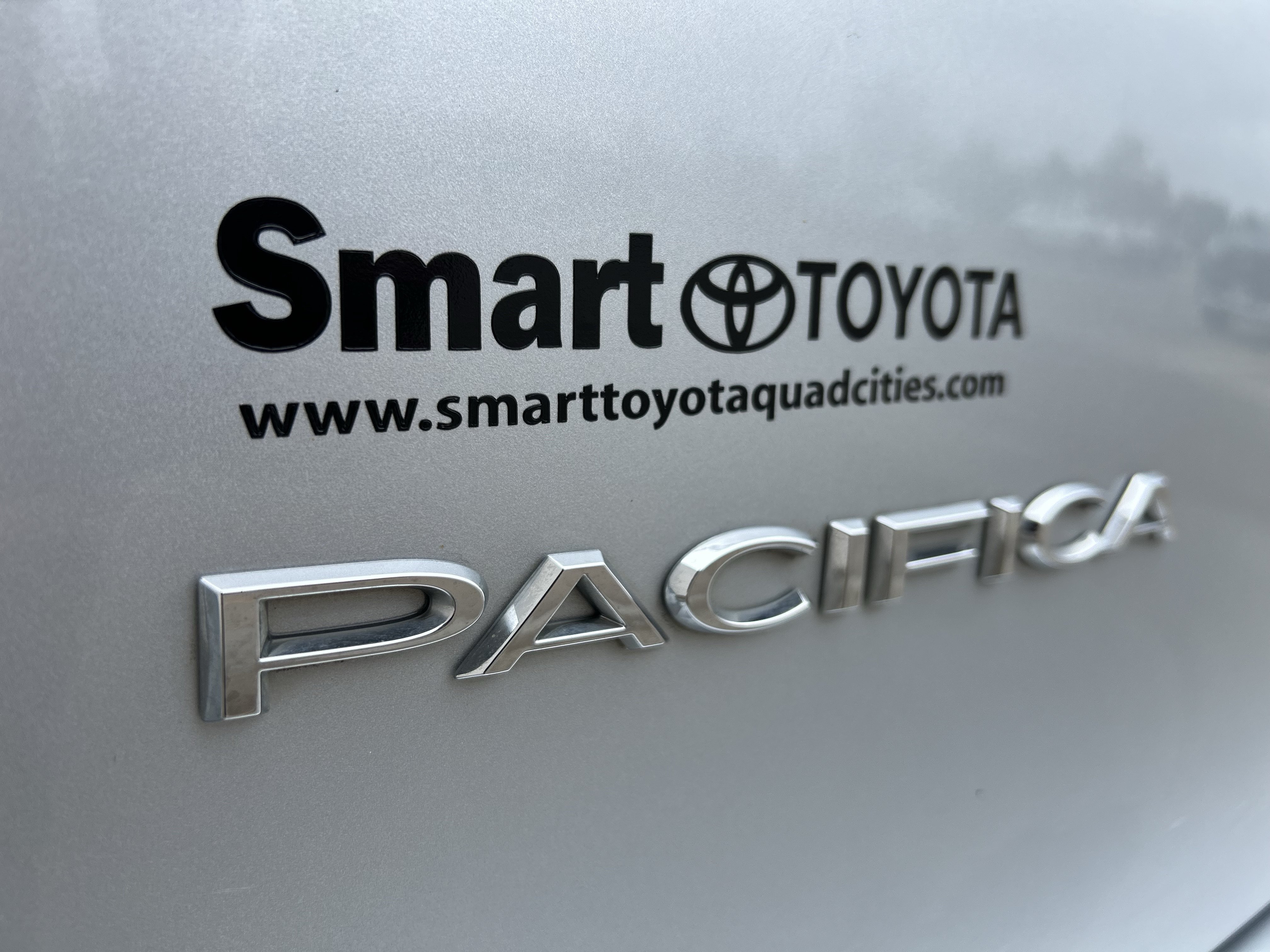Used 2023 Chrysler Pacifica Touring-L FWD image 9