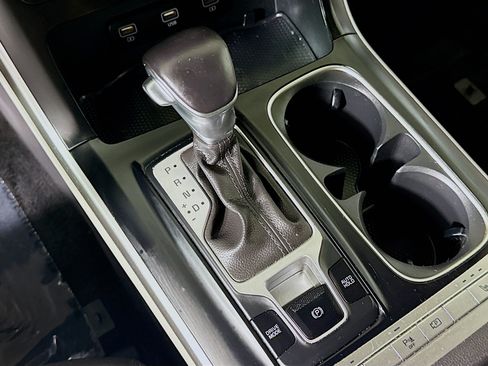 Used 2023 Kia Carnival LX FWD image 20