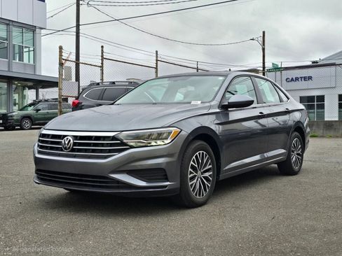 Used 2020 Volkswagen Jetta SE w/ SE Cold Weather Package FWD image 3